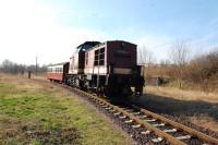 Auf dem Weg von Quedlinburg nach Nordhausen fährt Lok 199 872 mit Zug 8973 im Bf Gernrode ein.