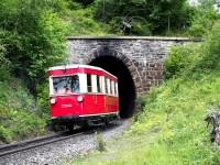 Triebwagen 187 001 (ex. GHE T1) vor dem Thumkuhlen-Tunnel