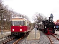  Vor der Rückfahrt ins Selketal überholt der Triebwagen 187 013 aus Nordhausen den Sonderzug.